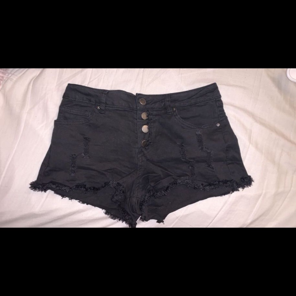 BLACK RIPPED JEAN SHORTS
